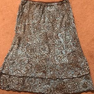 Tiered skirt with lace detail